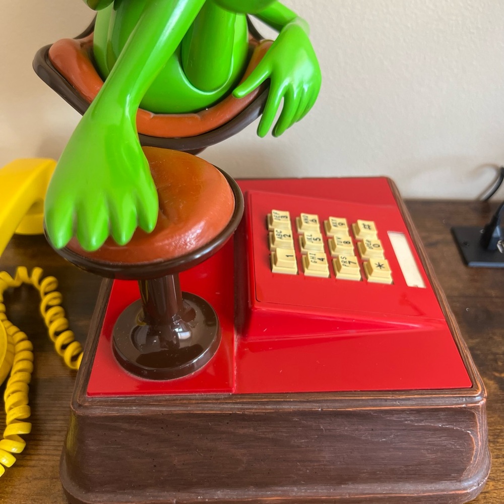 Kermit the Frog Telephone Figurine with Yellow Handset - Picture 4 of 6
